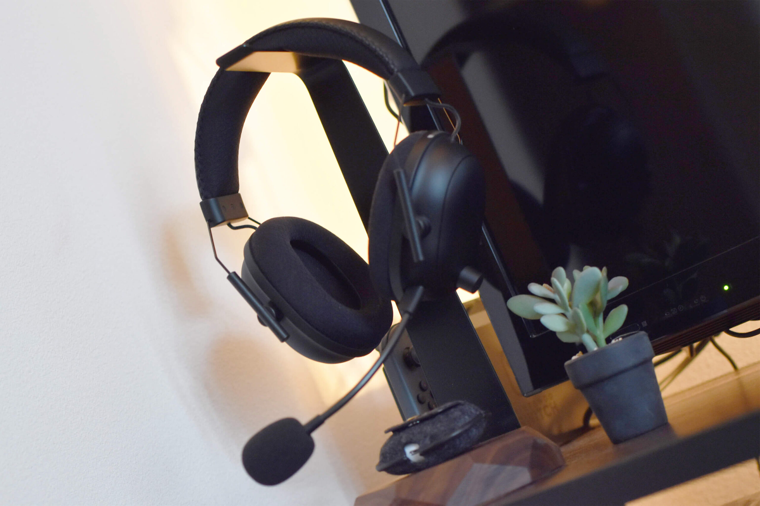 【Oakywood】 Headphone Stand with Wireless Charger本体