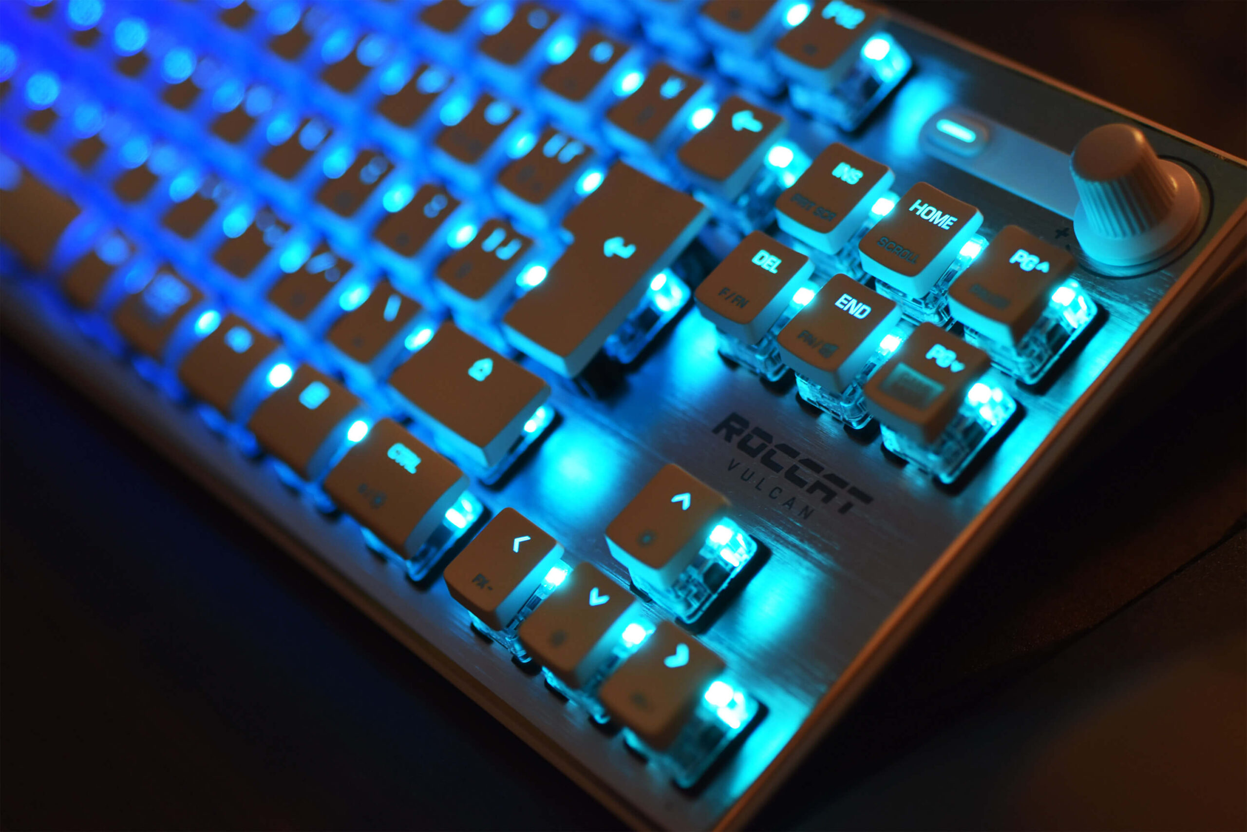 ROCCAT SwarmなどのWindowsのみのソフトも起動可能