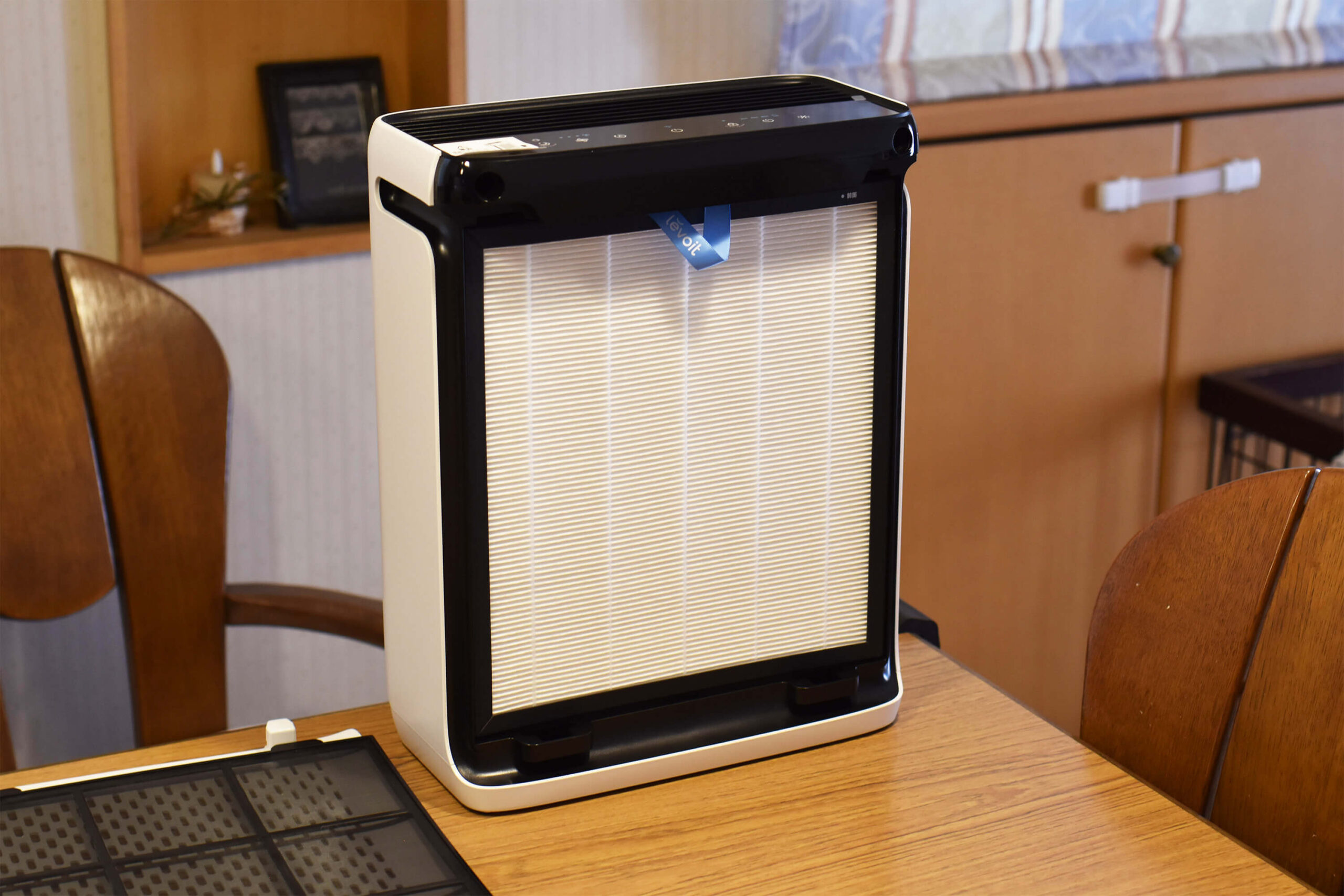 Levoit Vital 100Sの静電HEPAフィルターと活性炭脱臭フィルター