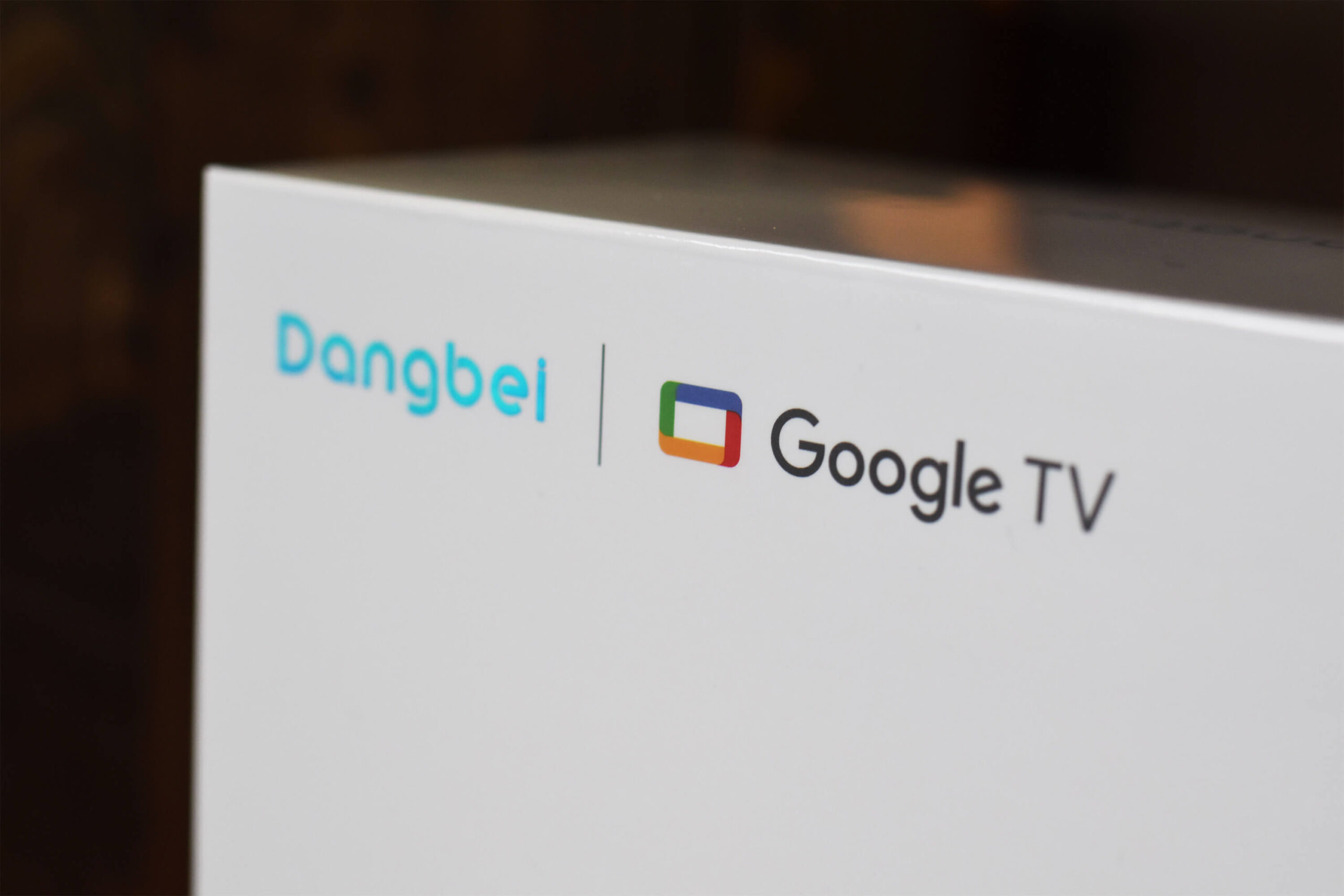 DangbeiのロゴとGoogleTV対応のロゴ