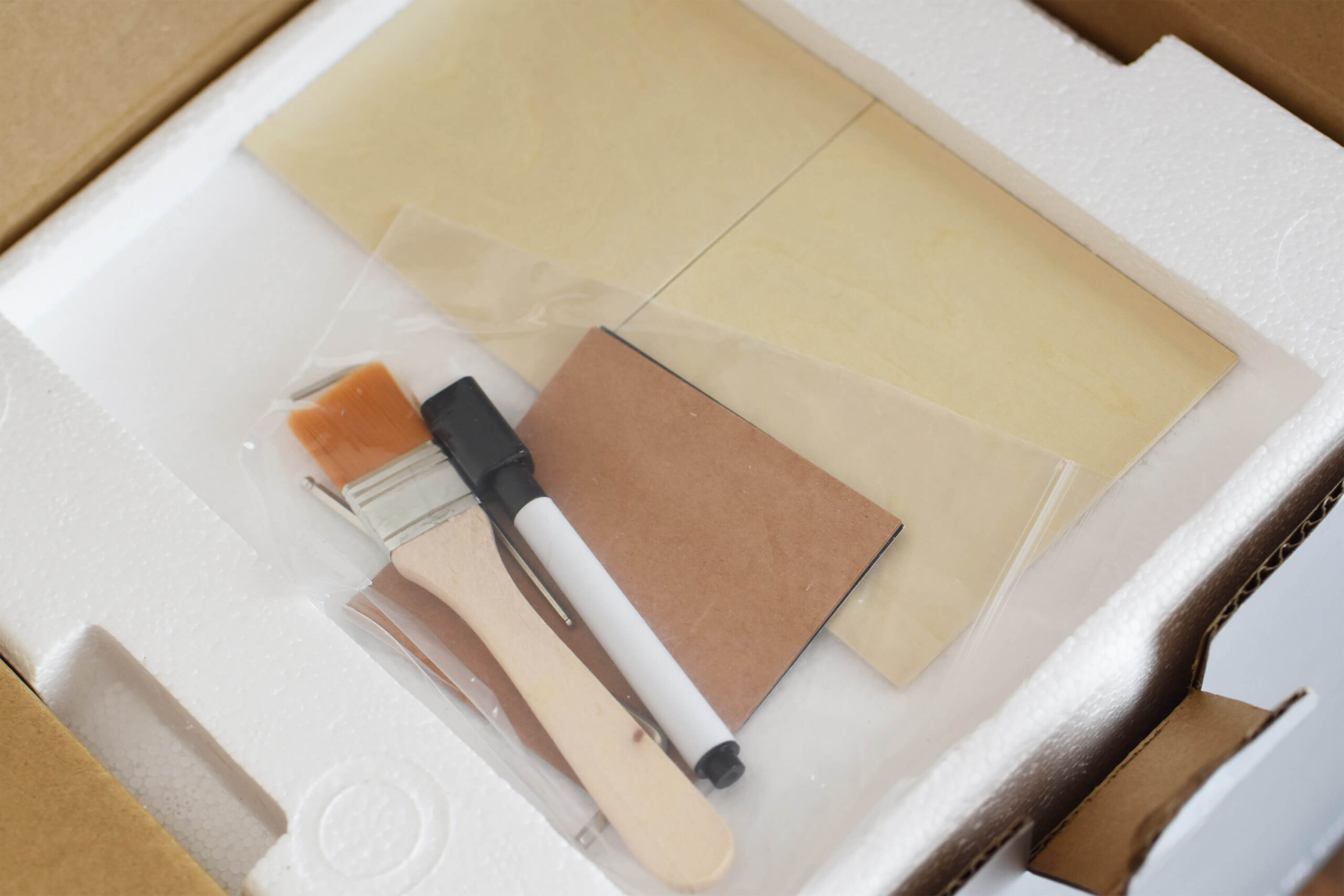 その下には付属品