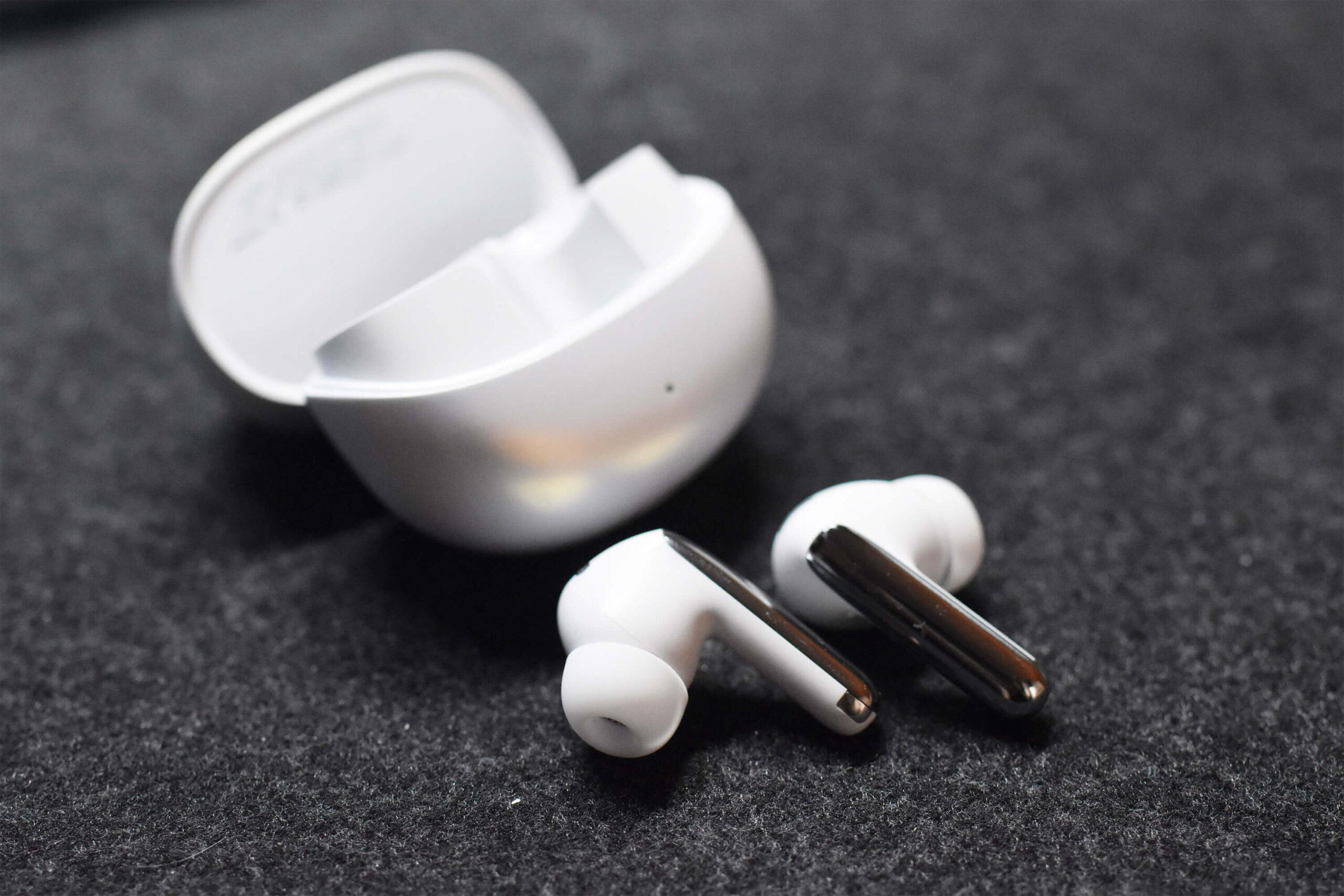 「QCY MeloBuds Pro+（QCY HT08）」の本体