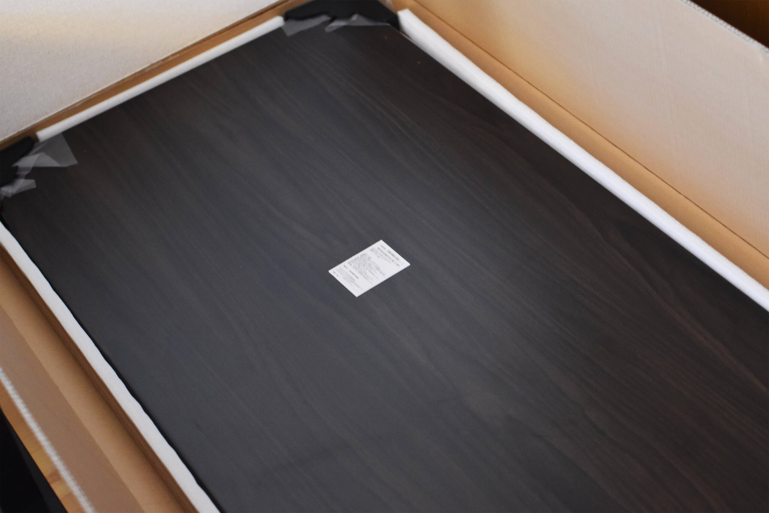 サンワダイレクト 電動昇降デスクの天板部分