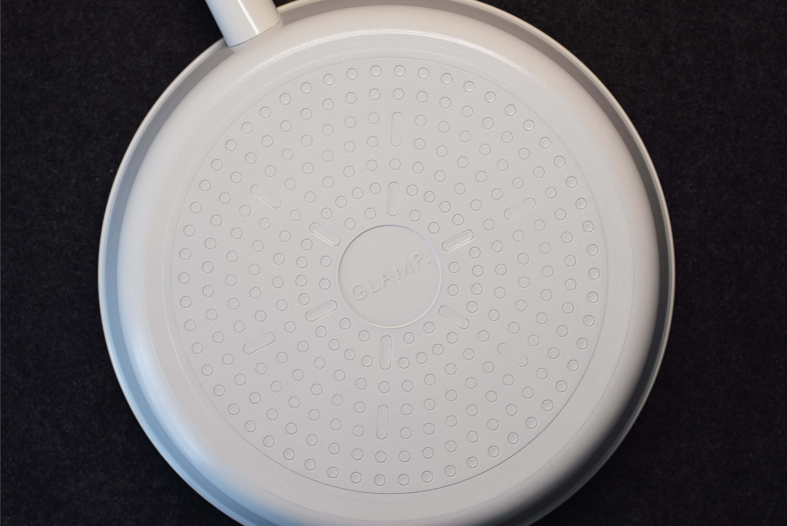 GLAMP.（グランプ）セラミックフライパン（26cm）の本体-裏面
