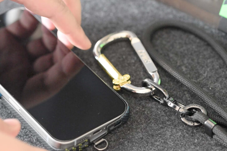 スマホを装着する