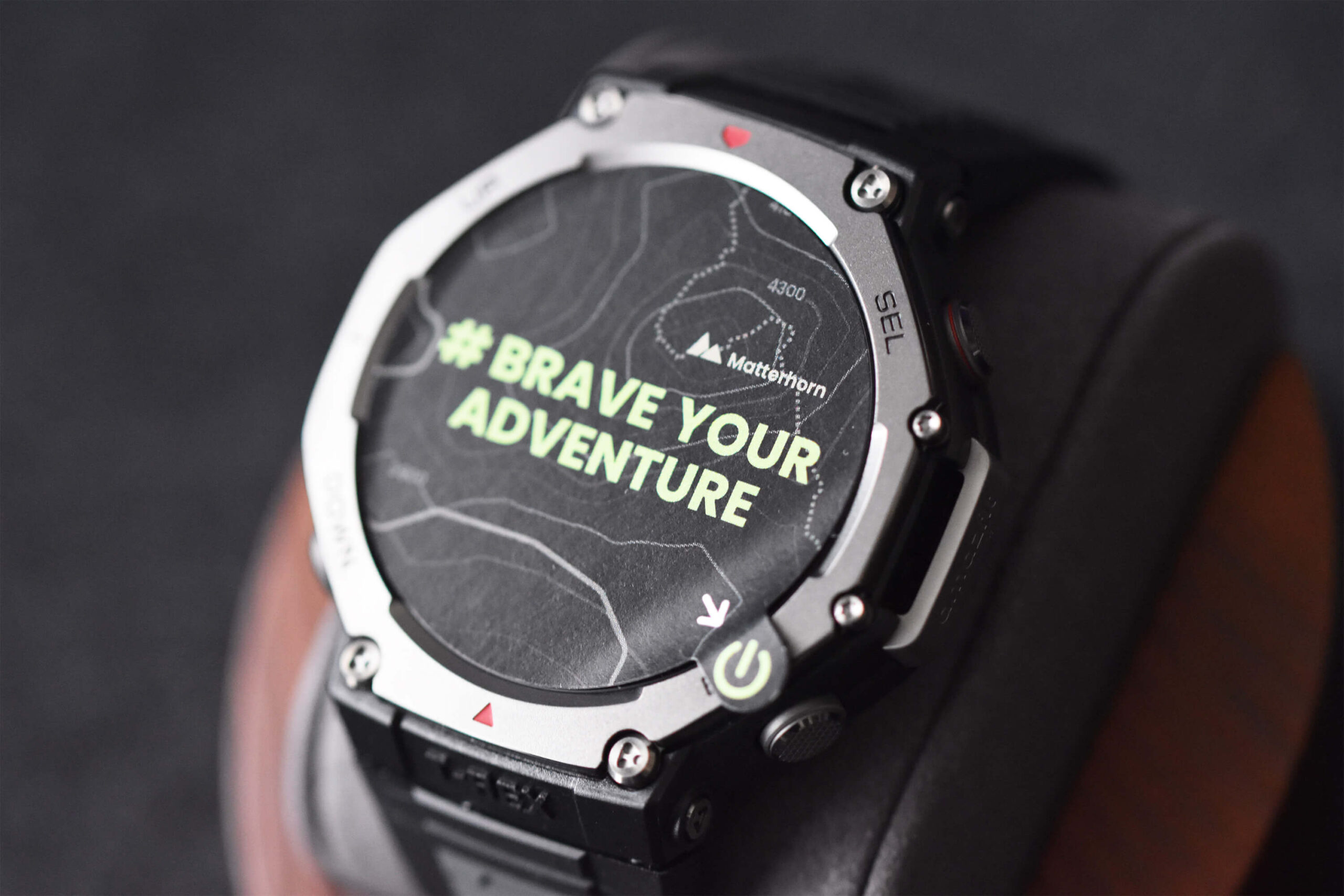 #BRAVE YOUR ADVENTUREのステッカーが貼られている。
