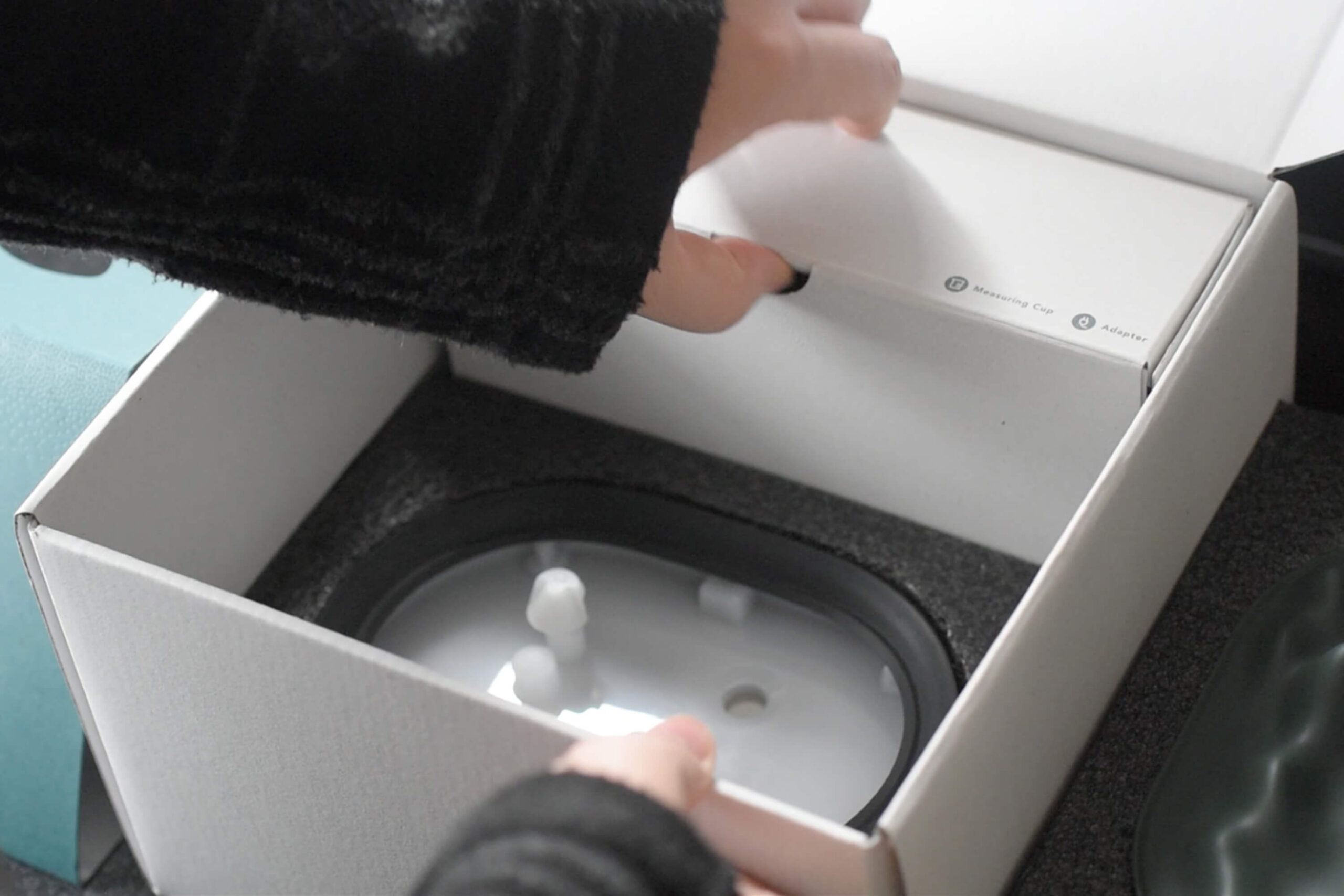 箱の奥側には白い箱