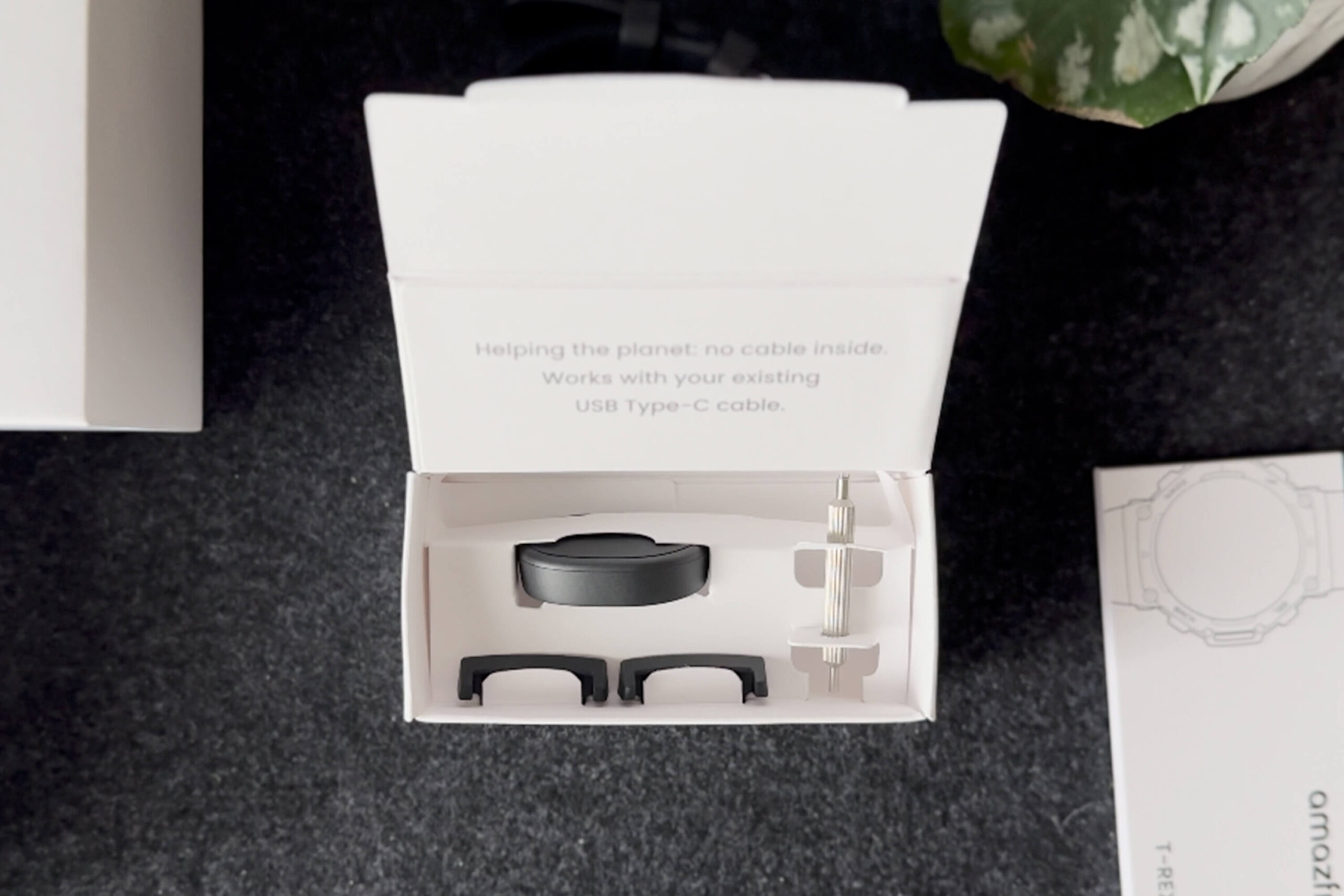 【Amazfit T-Rex 3】アウトドア向け多機能スマートウォッチの付属品 - 開封