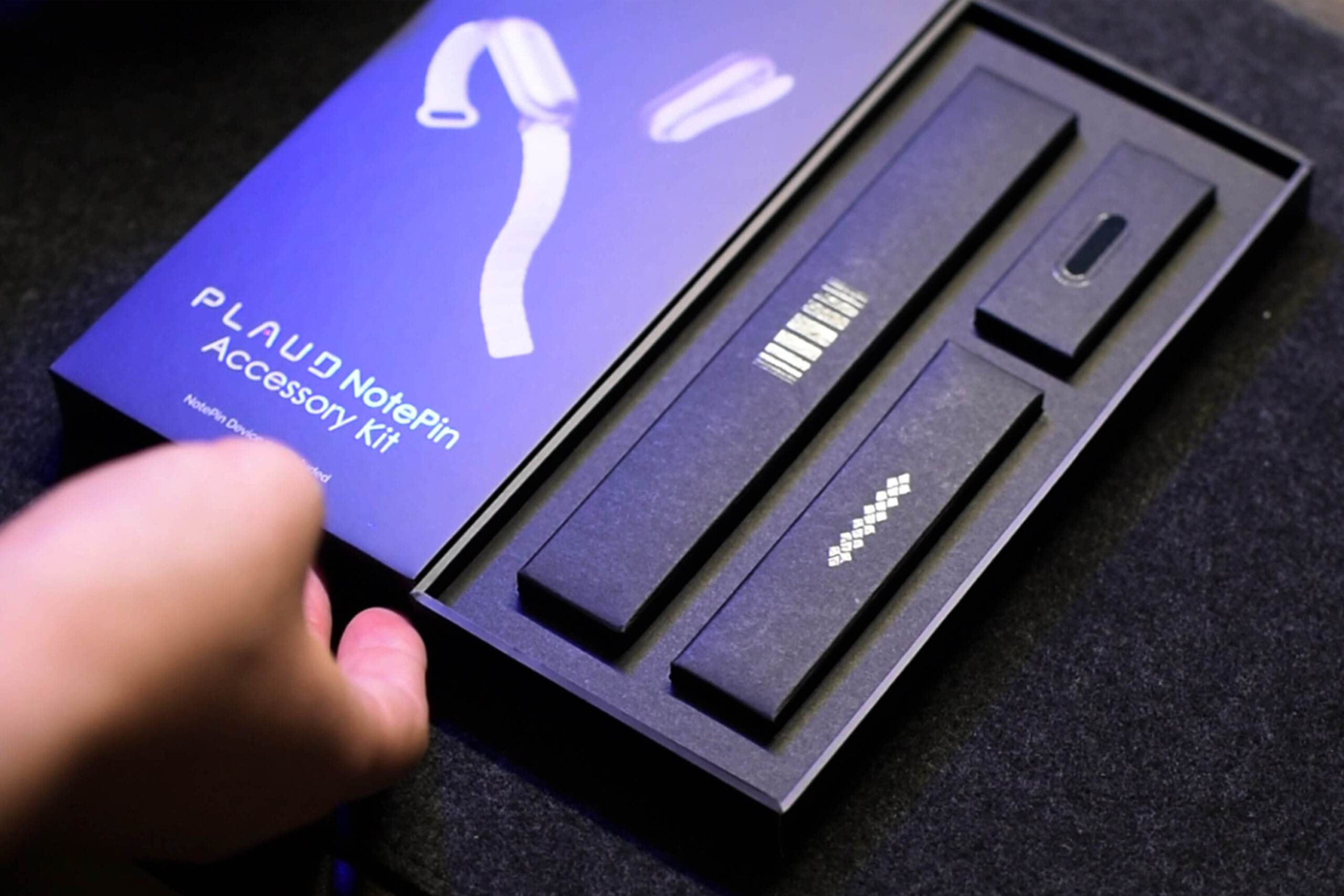 「PLAUD NotePin Accessory Kit」の中身