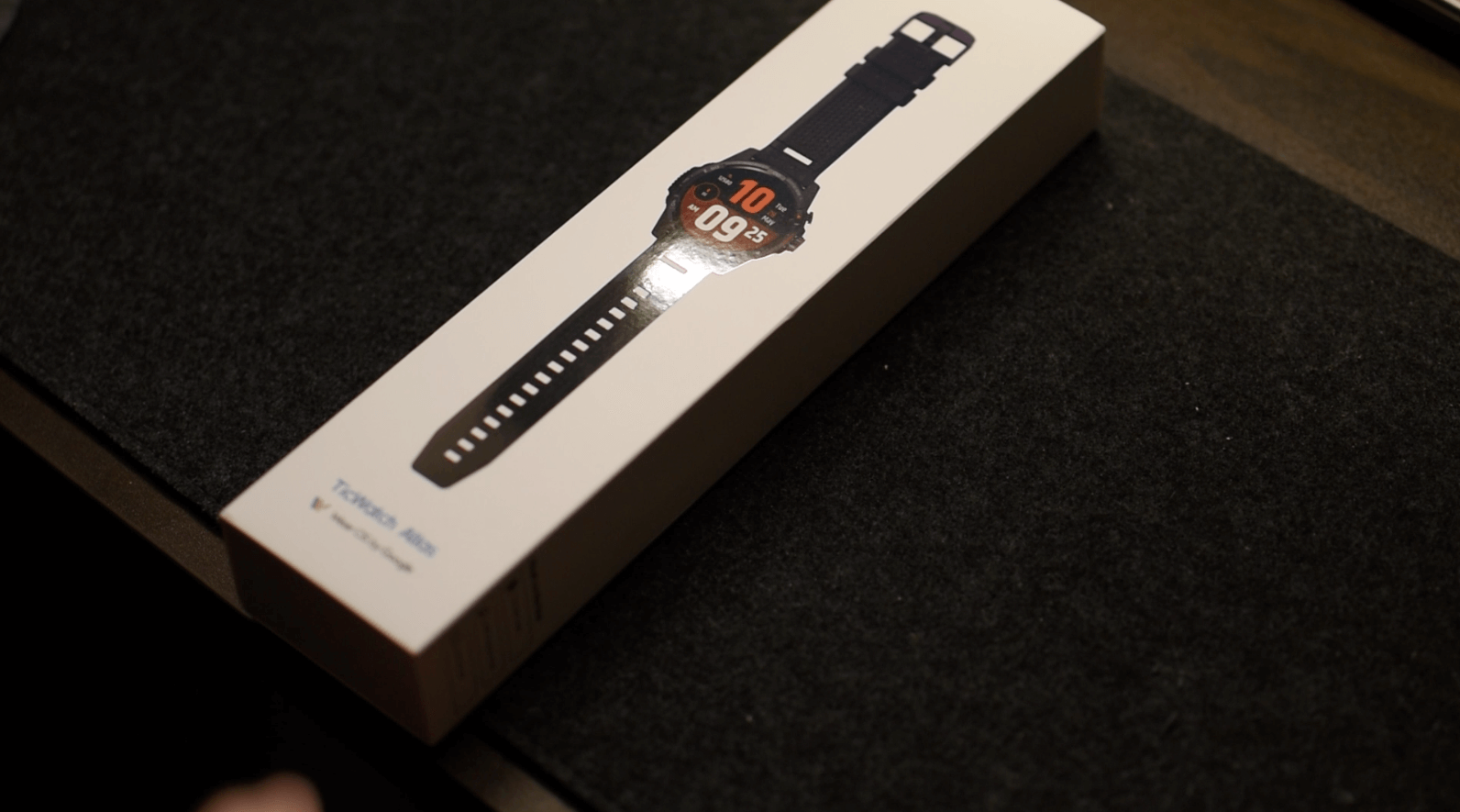 「TicWatch Atlas」のパッケージ