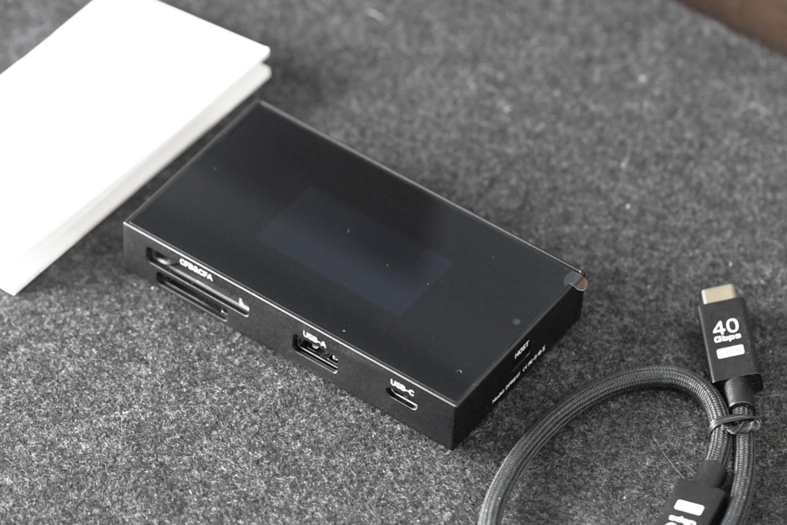【Dockcase 8-in-1】CFexpressカードリーダーの付属品とスペック