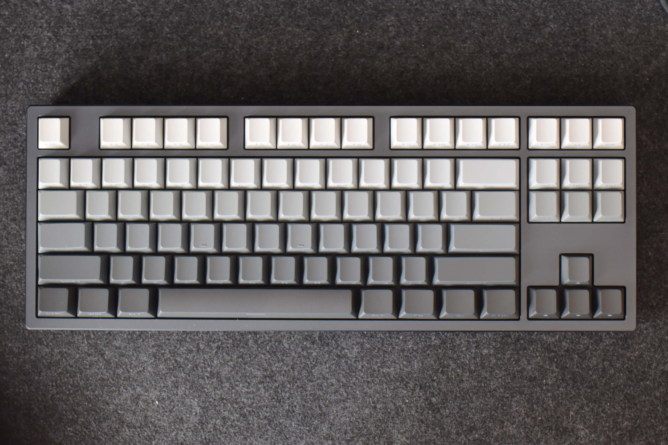 MageGee Captain87 メカニカルキーボードの本体 - 表面