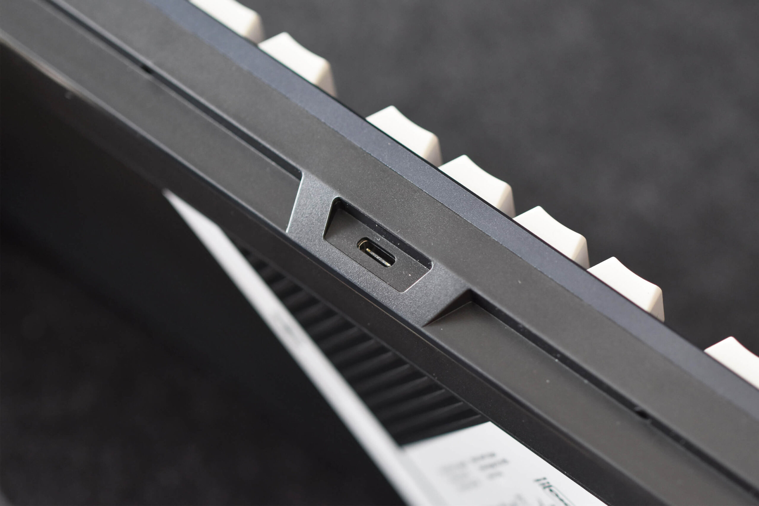 接続端子はUSB-C