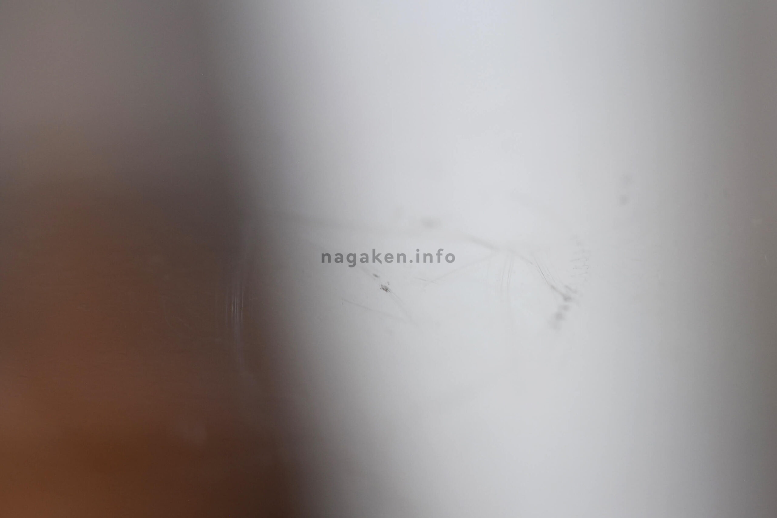 指紋やホコリが目立ちやすい？