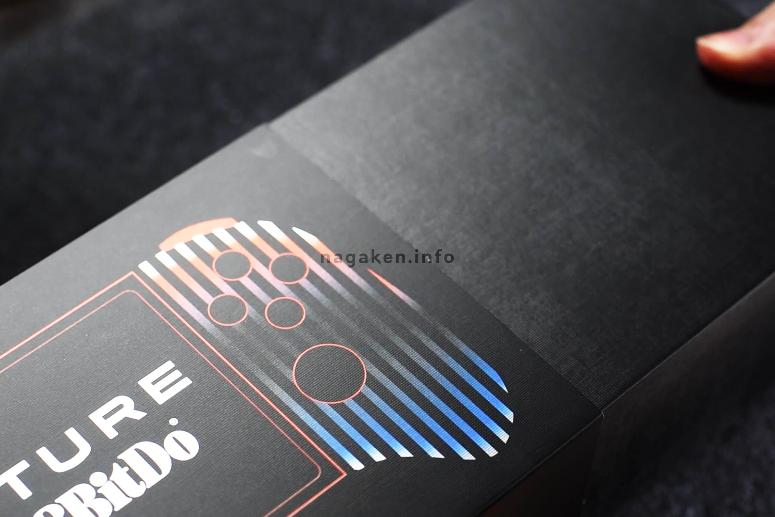 「VITURE x 8BitDo Ultimate モバイルゲームコントローラー」のスリーブ開封