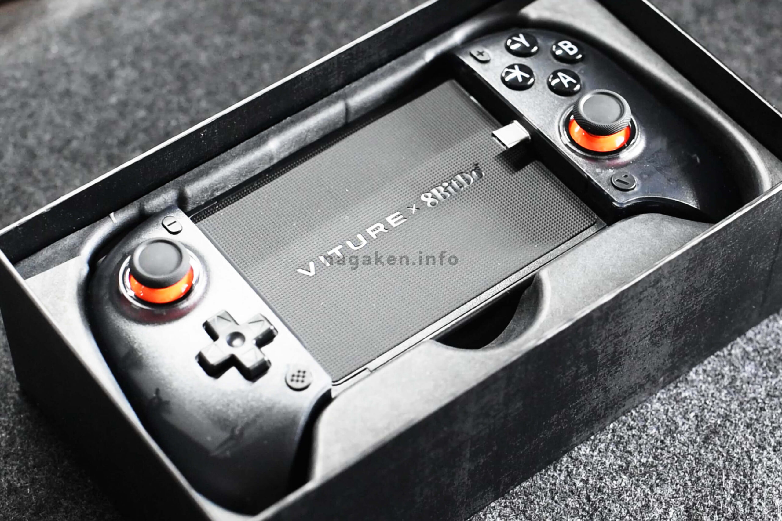 「VITURE x 8BitDo Ultimate モバイルゲームコントローラー」の本体