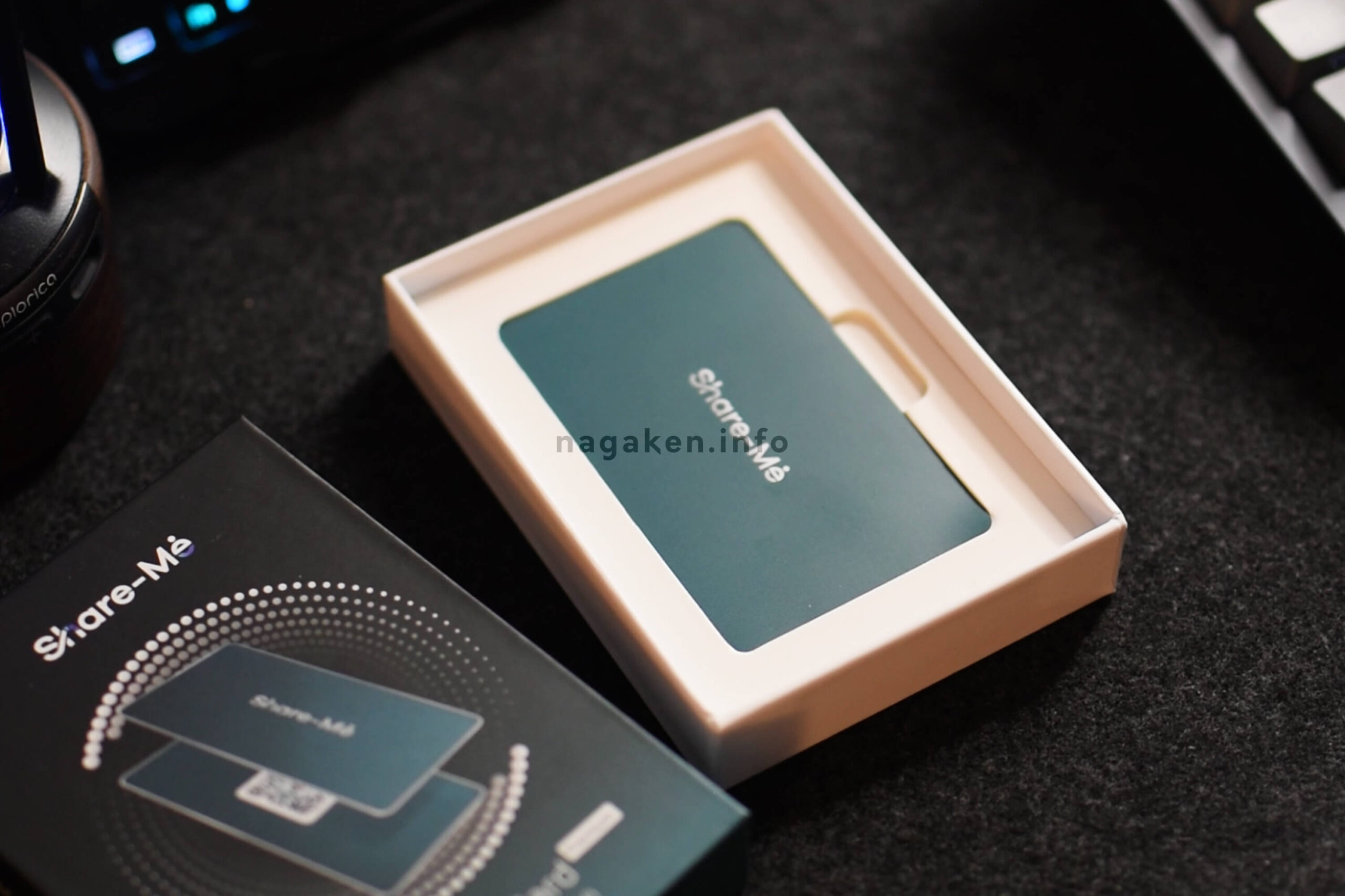 スマート名刺「ShareCard Premium(シェアカード プレミアム)」のパッケージ - 開封