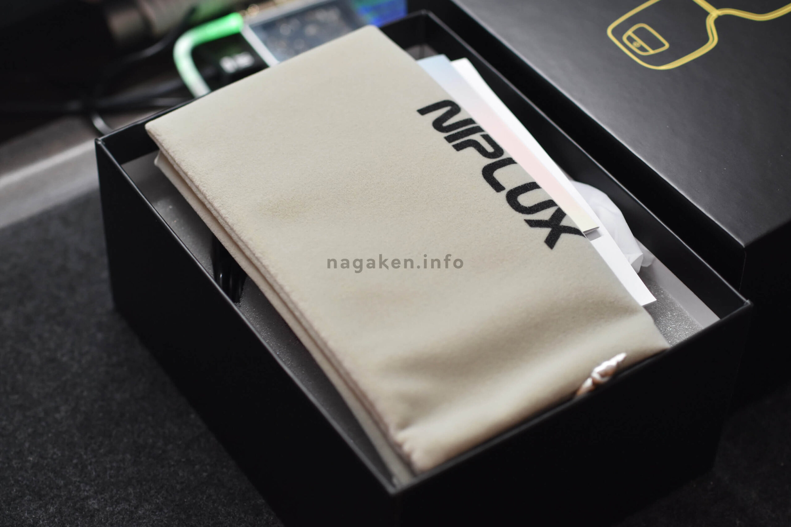 【NIPLUX】EYE RELAX Sのパッケージ -開封-