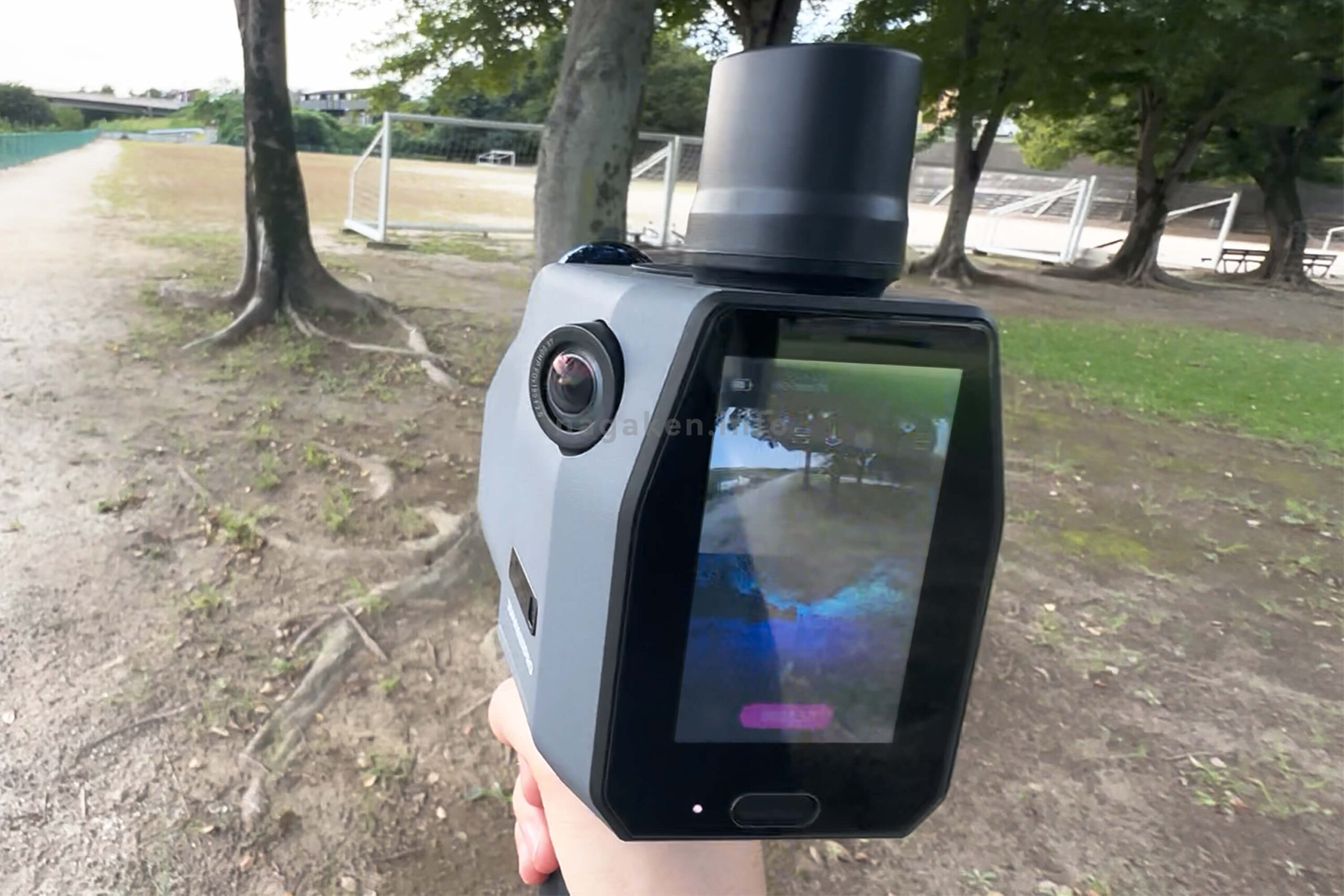 リアルタイムに点群や写真を確認できるモニター搭載