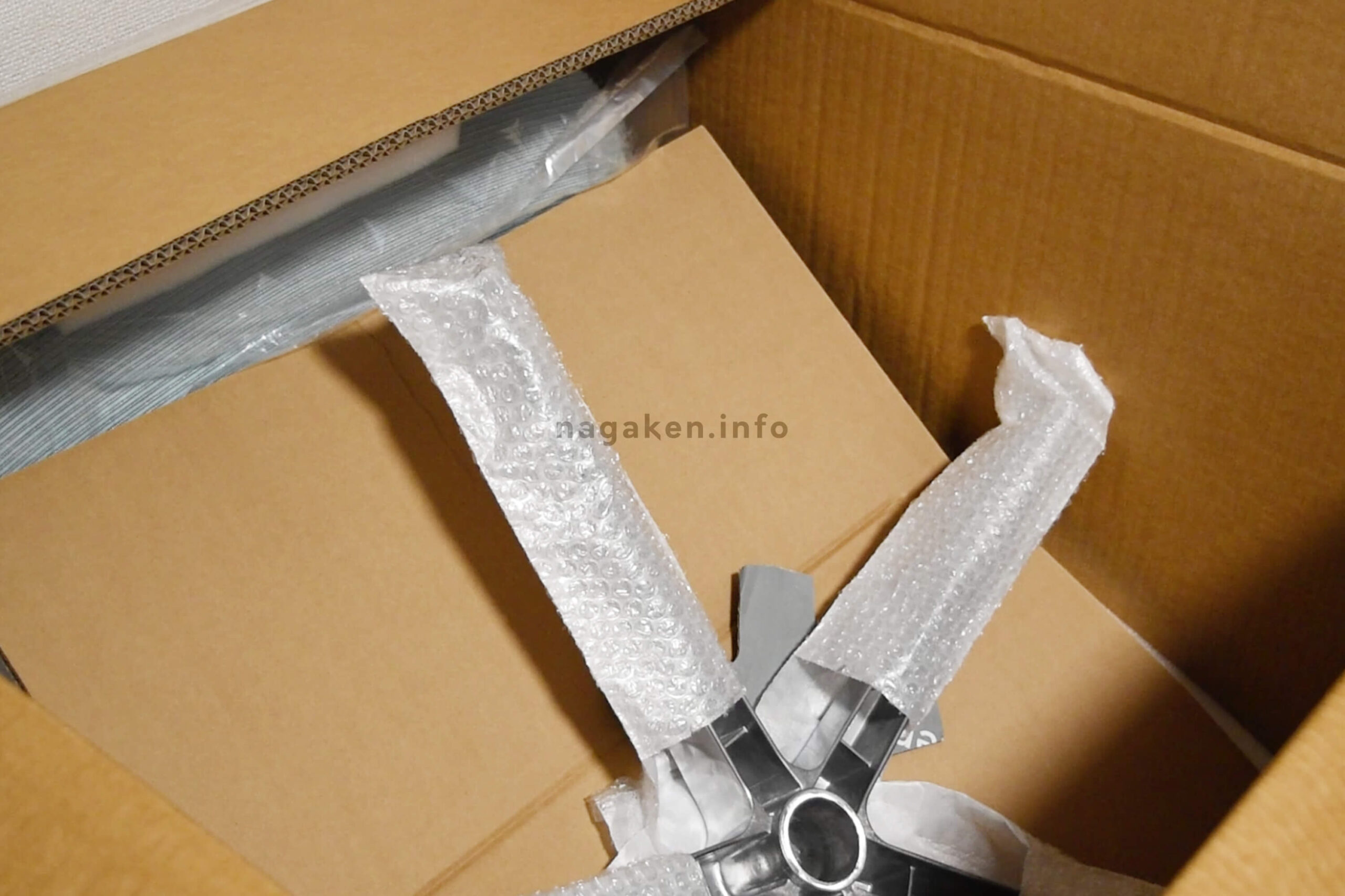 開封後、レッグフレームが登場