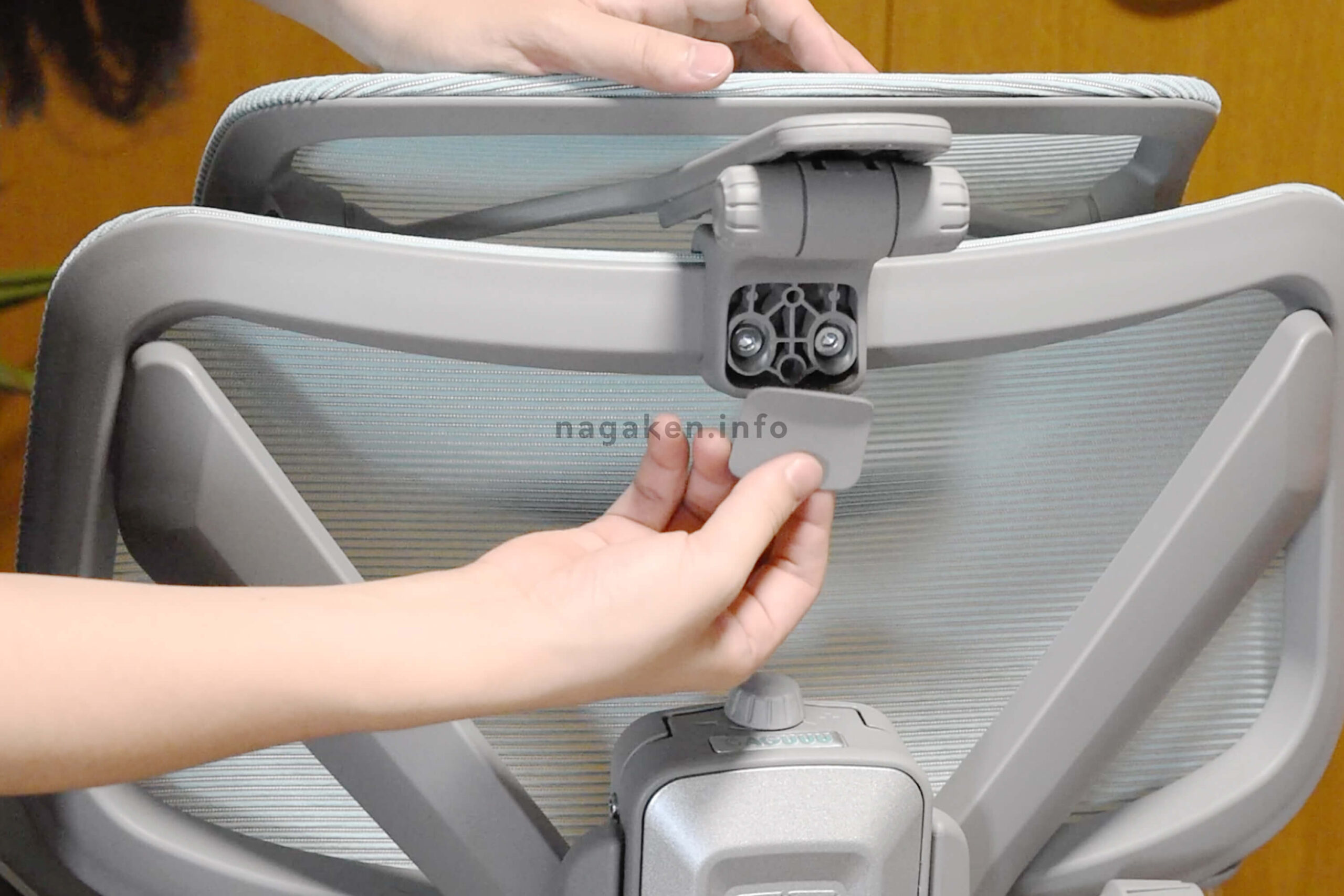 ネジを装着後、ネジカバーを装着